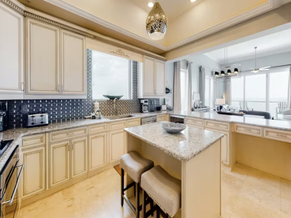 Penthouse Unit with Beach Service